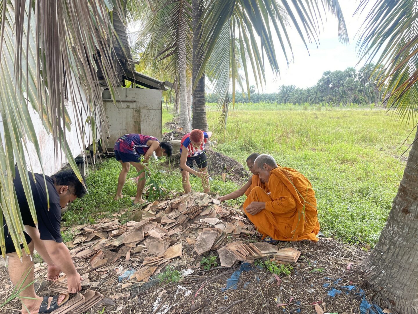 มหาวิทยาลัยวลัยลักษณ์จัดกิจกรรมในการอนุรักษ์พระอุโบสถวัดแดง ตำบลเขาพระบาท อำเภอเชียรใหญ่ จังหวัดนครศรีธรรมราช