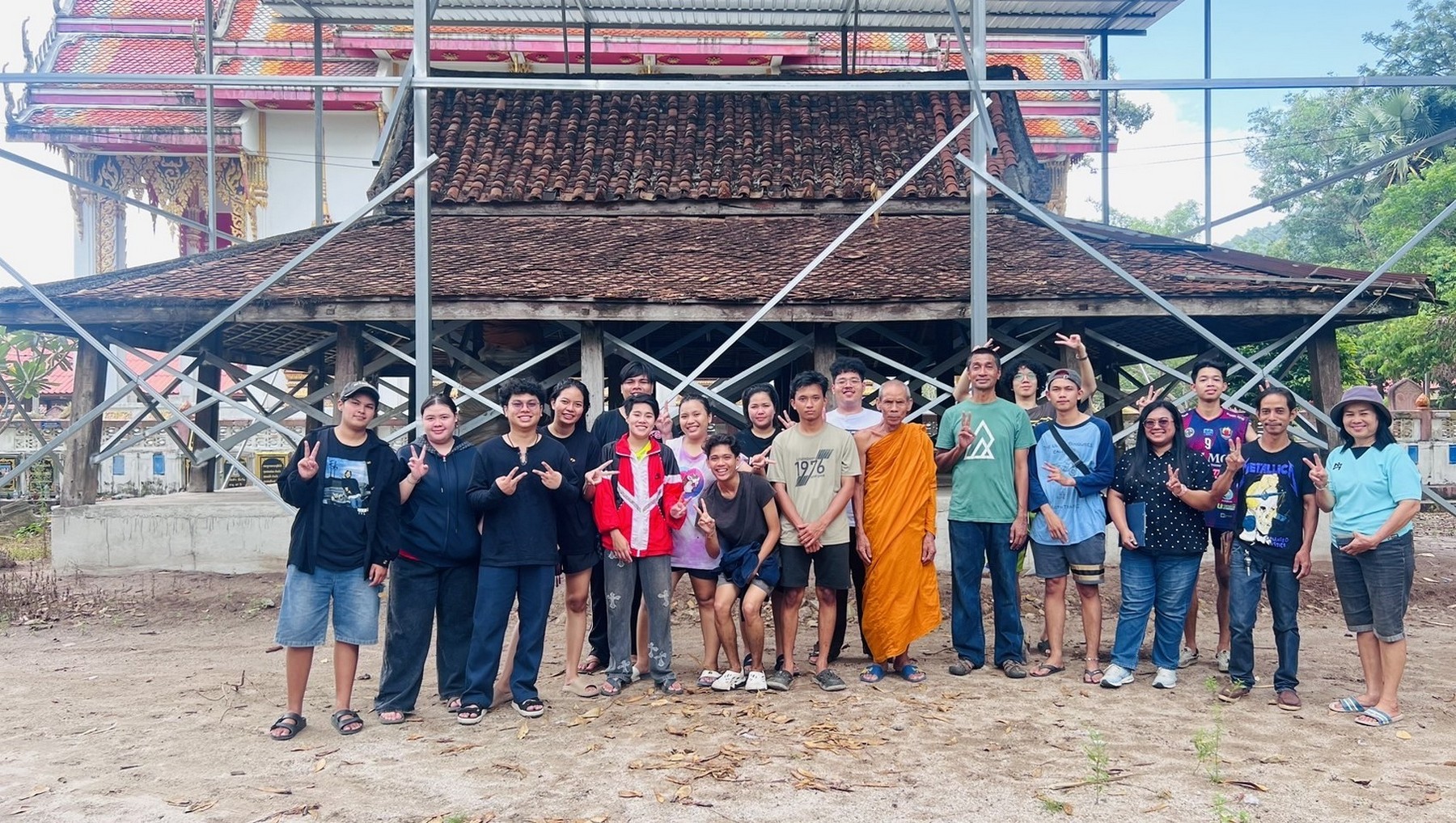 มหาวิทยาลัยวลัยลักษณ์จัดกิจกรรมในการอนุรักษ์พระอุโบสถวัดแดง ตำบลเขาพระบาท อำเภอเชียรใหญ่ จังหวัดนครศรีธรรมราช