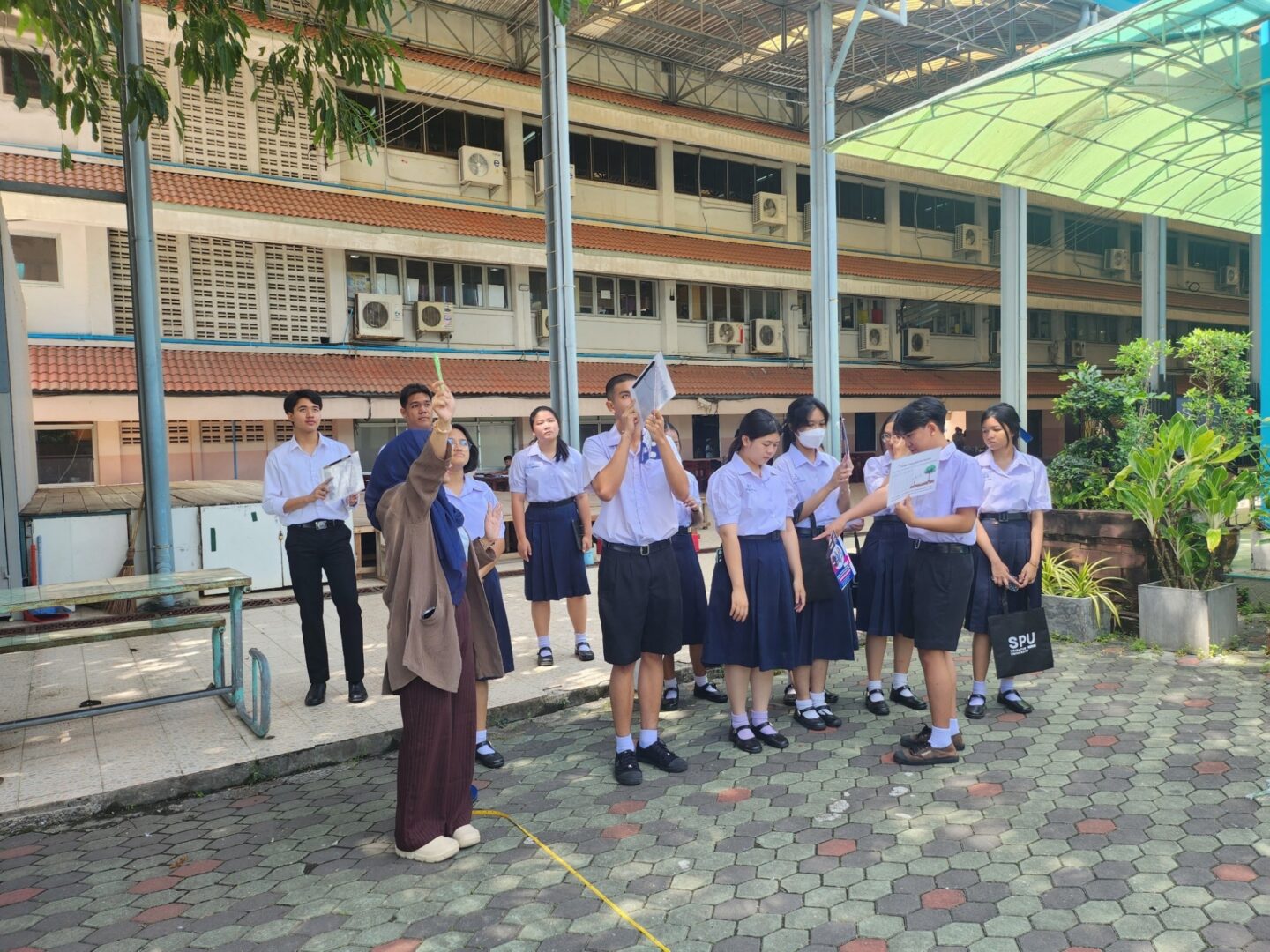 ศูนย์บริการวิชาการ เข้าร่วมกิจกรรม School Meet & Greet ให้ความรู้ การตรวจวัดการกักเก็บคาร์บอนในต้นไม้ แก่นักเรียนระดับชั้นศึกษามัธยมตอนปลาย ณ โรงเรียนเทศบาล 1 (เอ็งเสียงสามัคคี ) และโรงเรียนหาดใหญ่ วิทยาลัยสมบูรณ์กุลกันยา